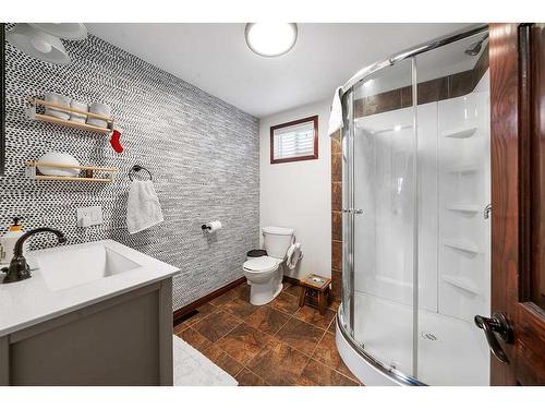 35 Springfield Avenue, Red Deer, AB - Indoor Photo Showing Bathroom