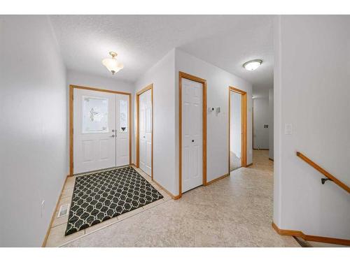 25-6009 62 Avenue, Olds, AB - Indoor Photo Showing Other Room