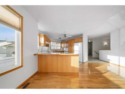 25-6009 62 Avenue, Olds, AB - Indoor Photo Showing Kitchen