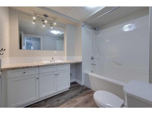 43-26553 Highway 11, Rural Red Deer County, AB - Indoor Photo Showing Bathroom