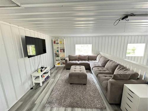 43-26553 Highway 11, Rural Red Deer County, AB - Indoor Photo Showing Living Room