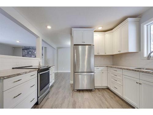 43-26553 Highway 11, Rural Red Deer County, AB - Indoor Photo Showing Kitchen