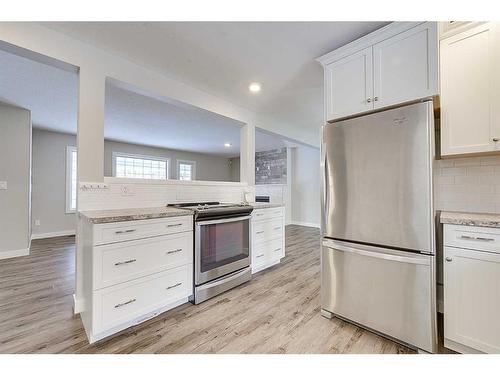 43-26553 Highway 11, Rural Red Deer County, AB - Indoor Photo Showing Kitchen