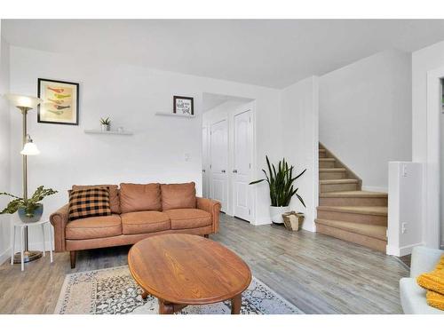 4514 44 Avenue Close, Rocky Mountain House, AB - Indoor Photo Showing Living Room