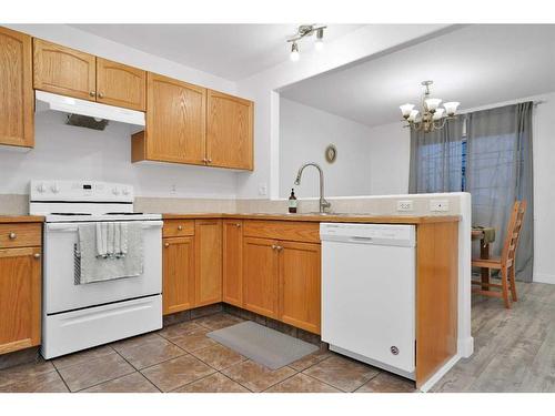 4514 44 Avenue Close, Rocky Mountain House, AB - Indoor Photo Showing Kitchen