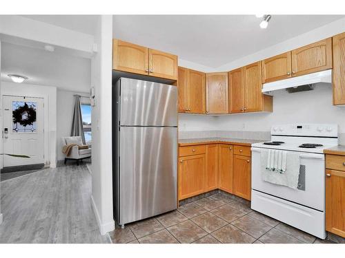 4514 44 Avenue Close, Rocky Mountain House, AB - Indoor Photo Showing Kitchen