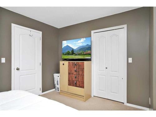 4514 44 Avenue Close, Rocky Mountain House, AB - Indoor Photo Showing Bedroom