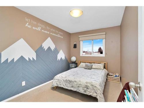 4514 44 Avenue Close, Rocky Mountain House, AB - Indoor Photo Showing Bedroom