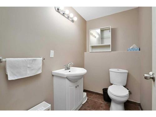 4514 44 Avenue Close, Rocky Mountain House, AB - Indoor Photo Showing Bathroom