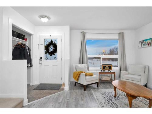 4514 44 Avenue Close, Rocky Mountain House, AB - Indoor Photo Showing Living Room