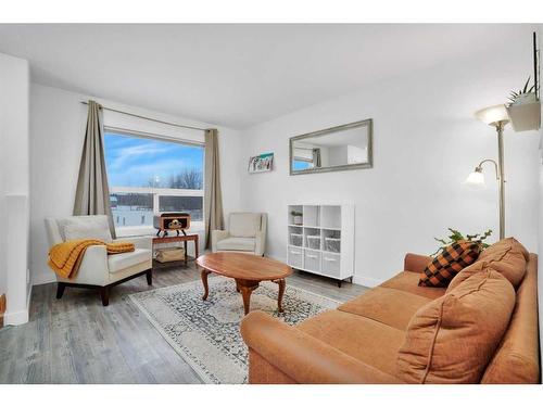 4514 44 Avenue Close, Rocky Mountain House, AB - Indoor Photo Showing Living Room