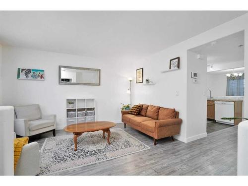 4514 44 Avenue Close, Rocky Mountain House, AB - Indoor Photo Showing Living Room