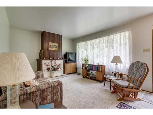 6101 Township Road 314, Rural Mountain View County, AB - Indoor Photo Showing Living Room