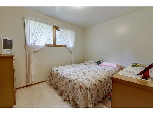 6101 Township Road 314, Rural Mountain View County, AB - Indoor Photo Showing Bedroom