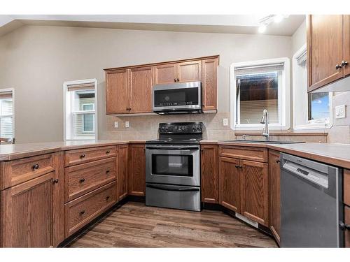 19 Horne Close, Sylvan Lake, AB - Indoor Photo Showing Kitchen With Double Sink