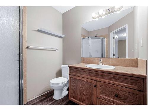 19 Horne Close, Sylvan Lake, AB - Indoor Photo Showing Bathroom