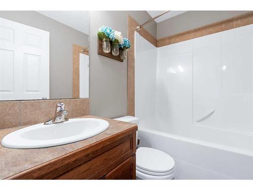 19 Horne Close, Sylvan Lake, AB - Indoor Photo Showing Bathroom