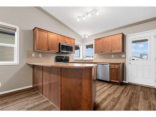 19 Horne Close, Sylvan Lake, AB - Indoor Photo Showing Kitchen