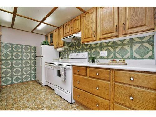 4710 53 Avenue, Rimbey, AB - Indoor Photo Showing Kitchen