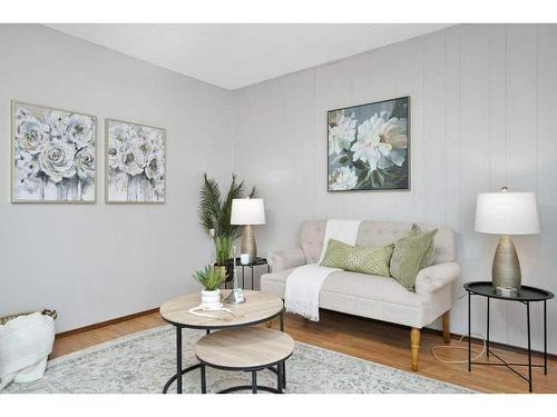 4710 53 Avenue, Rimbey, AB - Indoor Photo Showing Living Room