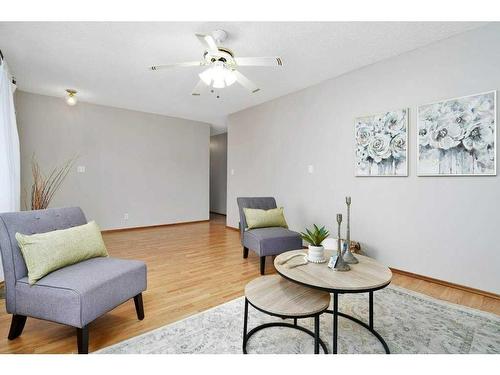 4710 53 Avenue, Rimbey, AB - Indoor Photo Showing Living Room