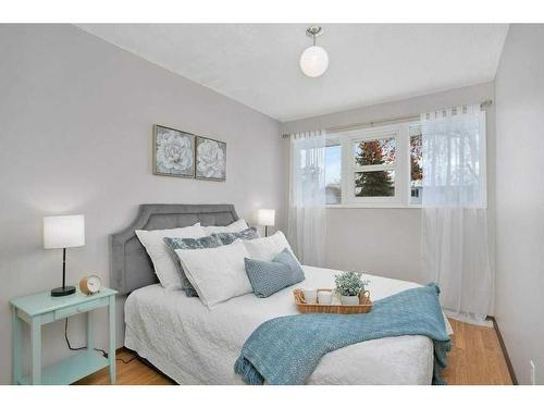 4710 53 Avenue, Rimbey, AB - Indoor Photo Showing Bedroom