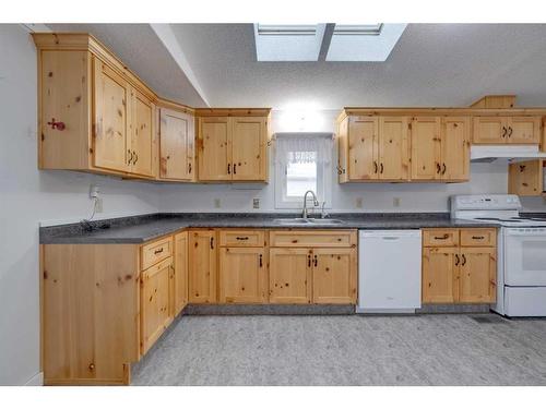 2119 19Th Avenue, Delburne, AB - Indoor Photo Showing Kitchen With Double Sink