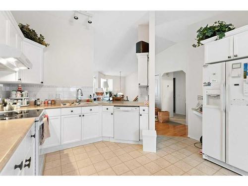 13825 130 Avenue Nw, Edmonton, AB - Indoor Photo Showing Kitchen