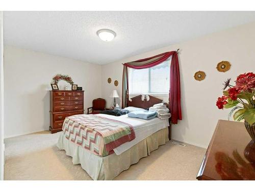 13825 130 Avenue Nw, Edmonton, AB - Indoor Photo Showing Bedroom