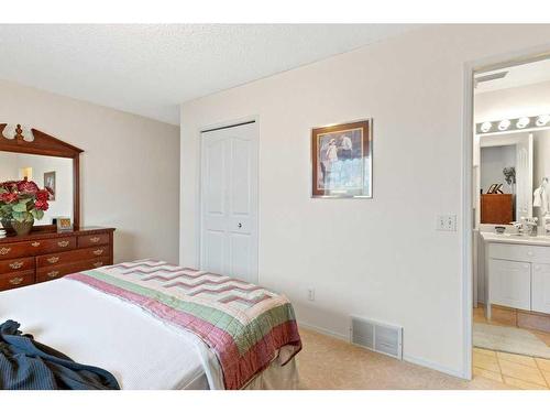 13825 130 Avenue Nw, Edmonton, AB - Indoor Photo Showing Bedroom