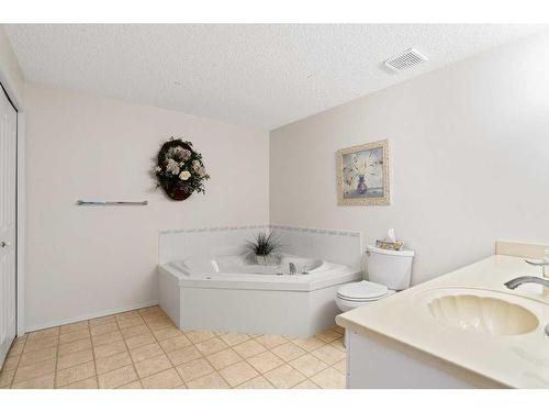 13825 130 Avenue Nw, Edmonton, AB - Indoor Photo Showing Bathroom