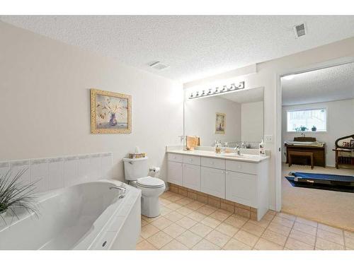 13825 130 Avenue Nw, Edmonton, AB - Indoor Photo Showing Bathroom