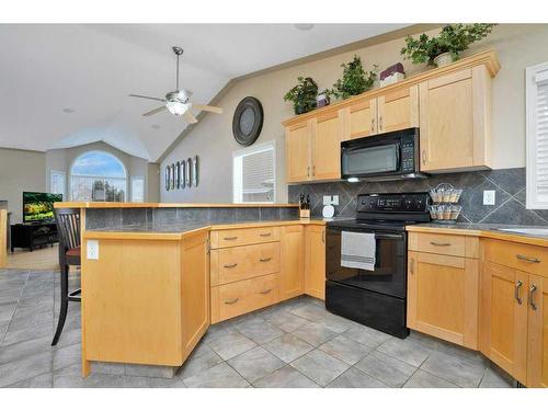 37 Downing Close, Red Deer, AB - Indoor Photo Showing Kitchen