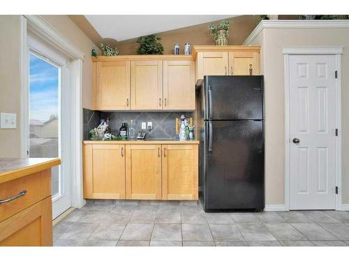 37 Downing Close, Red Deer, AB - Indoor Photo Showing Kitchen