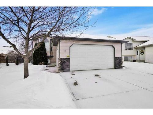 37 Downing Close, Red Deer, AB - Outdoor