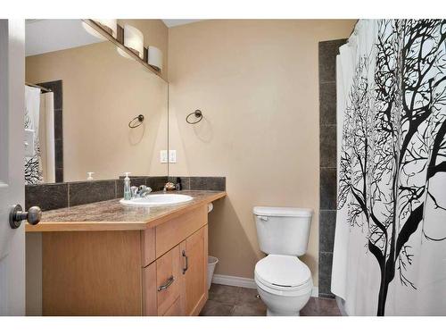 37 Downing Close, Red Deer, AB - Indoor Photo Showing Bathroom