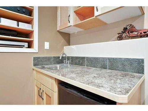 37 Downing Close, Red Deer, AB - Indoor Photo Showing Kitchen