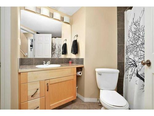 37 Downing Close, Red Deer, AB - Indoor Photo Showing Bathroom