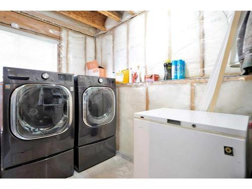 37 Downing Close, Red Deer, AB - Indoor Photo Showing Laundry Room