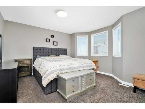 340 Drummond Avenue, Red Deer, AB - Indoor Photo Showing Bedroom