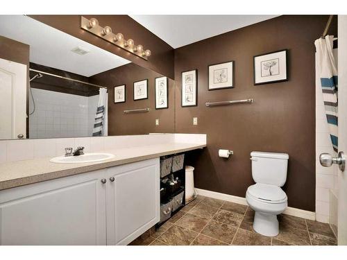 340 Drummond Avenue, Red Deer, AB - Indoor Photo Showing Bathroom