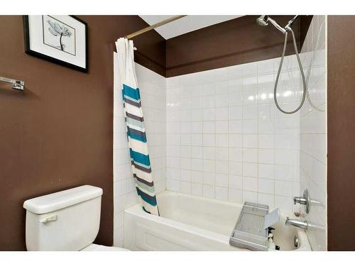 340 Drummond Avenue, Red Deer, AB - Indoor Photo Showing Bathroom