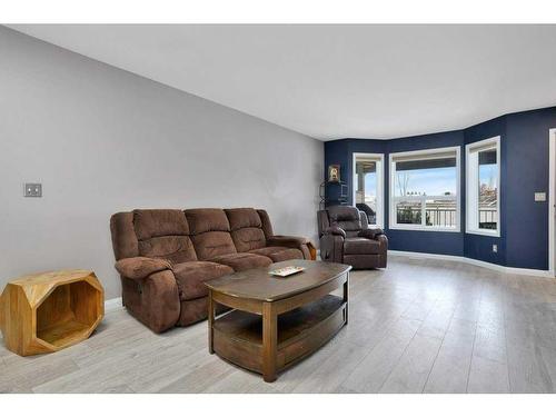 340 Drummond Avenue, Red Deer, AB - Indoor Photo Showing Living Room