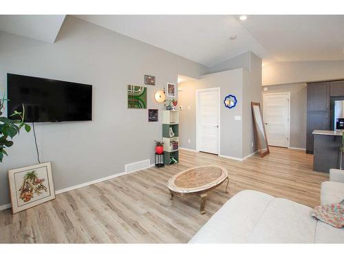 23 Golden Crescent, Red Deer, AB - Indoor Photo Showing Living Room