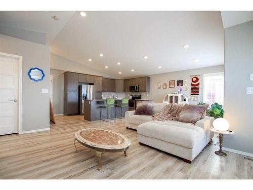 23 Golden Crescent, Red Deer, AB - Indoor Photo Showing Living Room