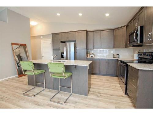 23 Golden Crescent, Red Deer, AB - Indoor Photo Showing Kitchen With Stainless Steel Kitchen With Upgraded Kitchen