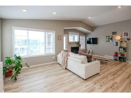 23 Golden Crescent, Red Deer, AB - Indoor Photo Showing Living Room