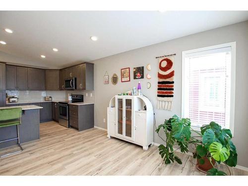 23 Golden Crescent, Red Deer, AB - Indoor Photo Showing Kitchen