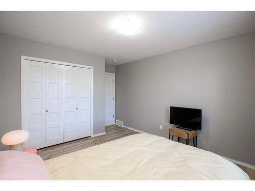 23 Golden Crescent, Red Deer, AB - Indoor Photo Showing Bedroom