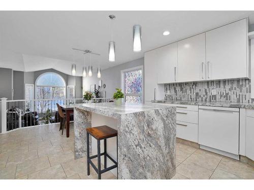 5 Old Boomer Road, Sylvan Lake, AB - Indoor Photo Showing Kitchen With Upgraded Kitchen